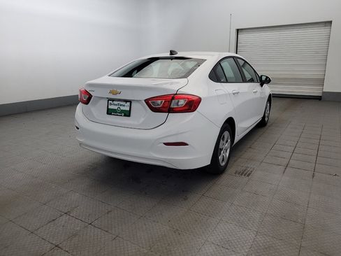 Used 2017 Chevrolet Cruze LS FWD image 9