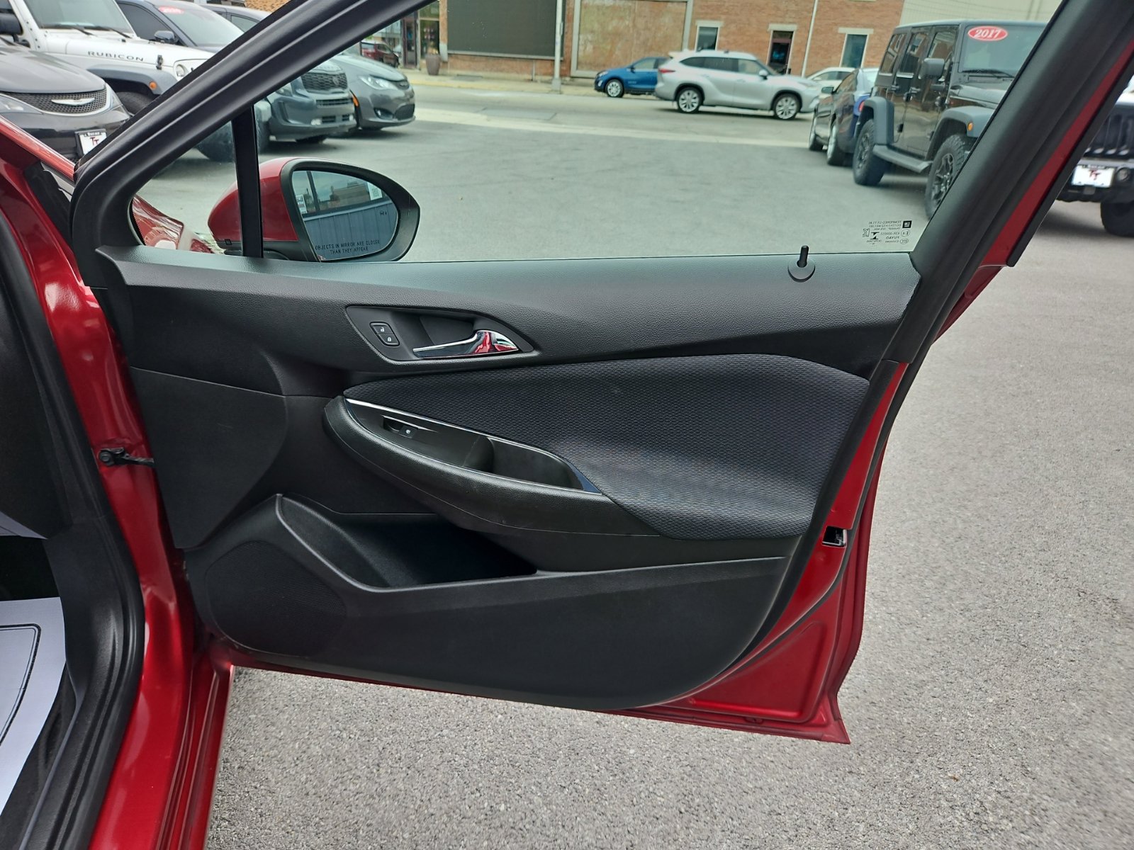 Used 2017 Chevrolet Cruze LT w/ Convenience Package FWD image 21