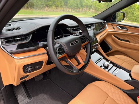 Used 2025 Jeep Grand Cherokee Summit image 28