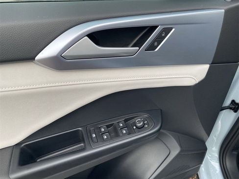 New 2026 Volkswagen Taos SE image 17