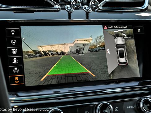 Used 2023 Bentley Bentayga image 46