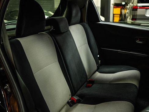 Used 2013 Toyota Yaris LE FWD image 11