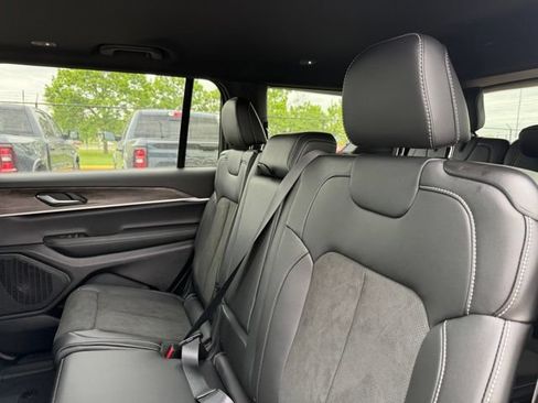 Used 2026 Jeep Grand Cherokee L 4WD image 9