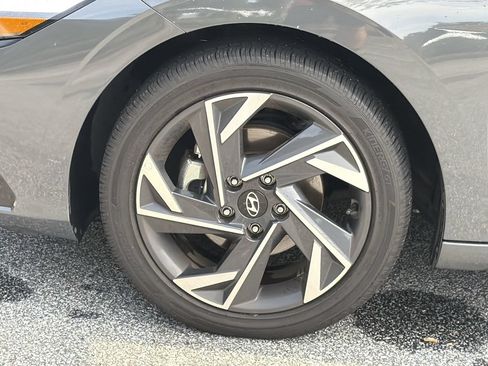 Used 2025 Hyundai Elantra Limited FWD image 30