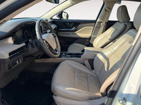 Used 2022 Lincoln Corsair AWD w/ Premium Package image 9