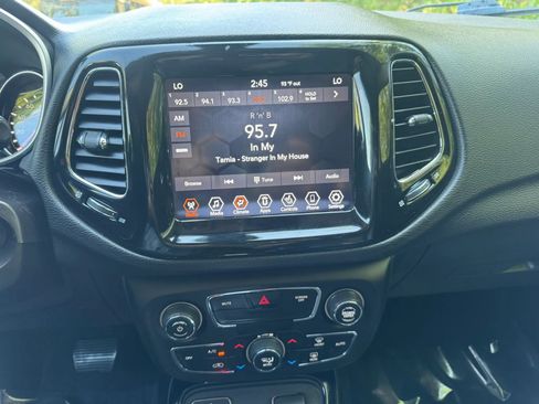 Used 2020 Jeep Compass Limited image 17