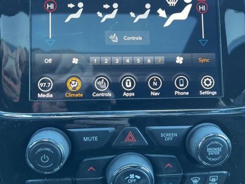 Certified 2022 Jeep Grand Cherokee Limited image 26