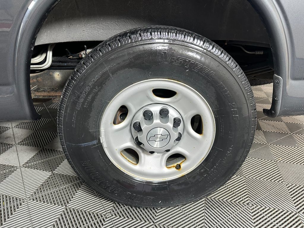 Used 2016 Chevrolet Express 2500 LS RWD image 11
