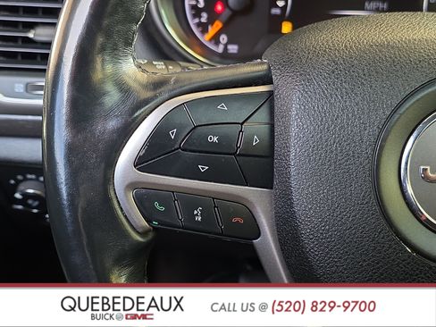 Used 2018 Jeep Grand Cherokee Altitude RWD image 15