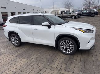 Used 2022 Toyota Highlander Platinum video 2