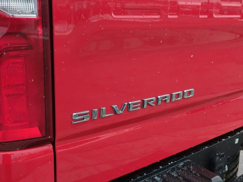 Used 2021 Chevrolet Silverado 1500 Custom Trail Boss AWD/4WD image 14