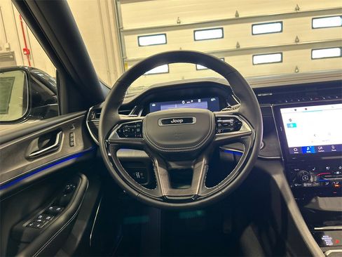 New 2025 Jeep Grand Cherokee Overland w/ Adv Protech Group III image 28