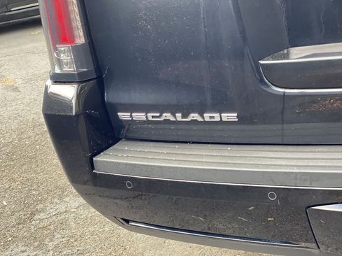 Used 2019 Cadillac Escalade ESV Luxury AWD/4WD image 10