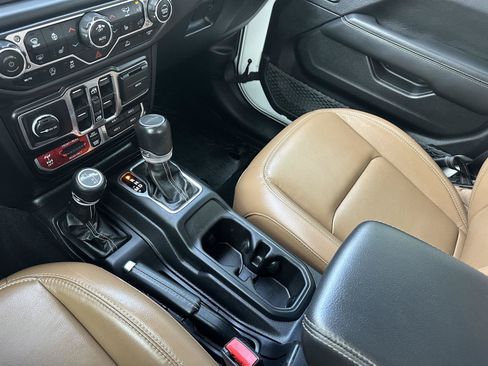 Used 2023 Jeep Gladiator Rubicon w/ Cold Weather Group AWD/4WD image 27