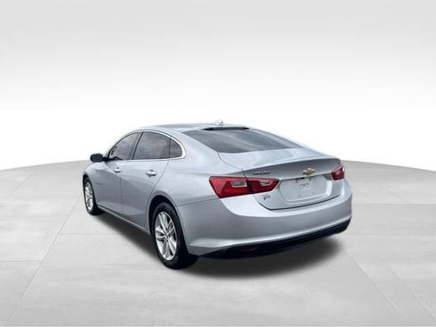 Used 2018 Chevrolet Malibu LT FWD image 3