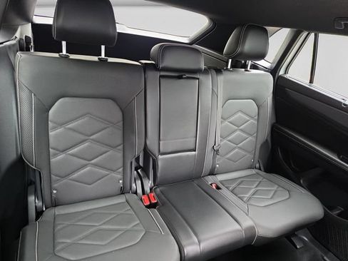 Used 2024 Volkswagen Atlas Cross Sport SE AWD/4WD image 17