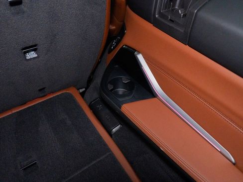 Used 2023 BMW X7 M60i image 44