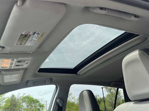 Used 2015 Toyota RAV4 XLE AWD/4WD image 26