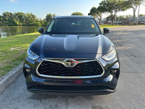 Used 2023 Toyota Highlander Limited FWD image 9