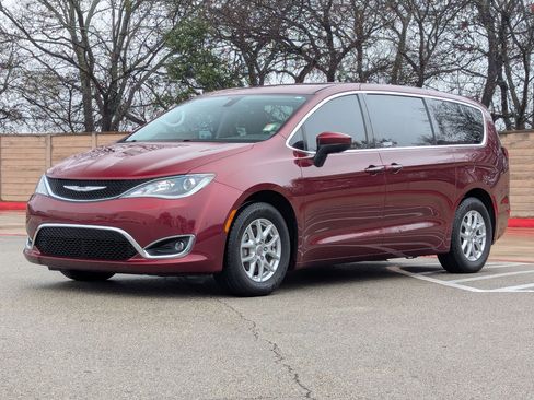 Used 2017 Chrysler Pacifica Touring Plus w/ Security Group image 8