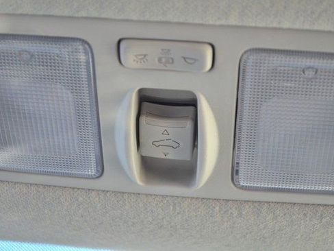 Used 2024 Hyundai Venue SEL image 34