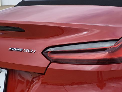 Certified 2025 BMW Z4 sDrive30i image 9