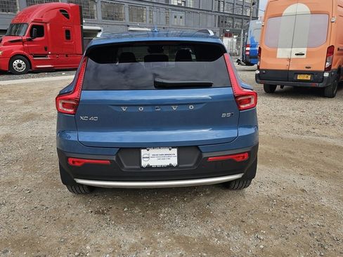 Certified 2025 Volvo XC40 B5 Ultra w/ Climate Package image 3