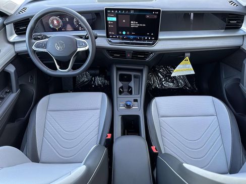 New 2025 Volkswagen Tiguan SE image 11