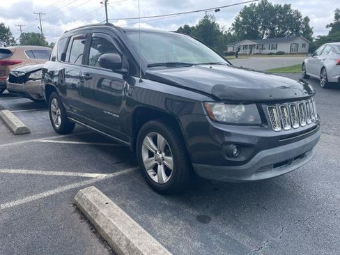 Used 2014 Jeep Compass Latitude AWD/4WD image 4