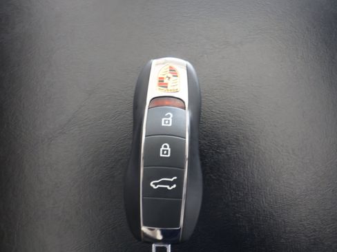 New 2026 Porsche Macan image 25