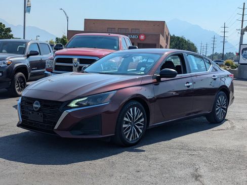 Used 2025 Nissan Altima 2.5 SV FWD image 9