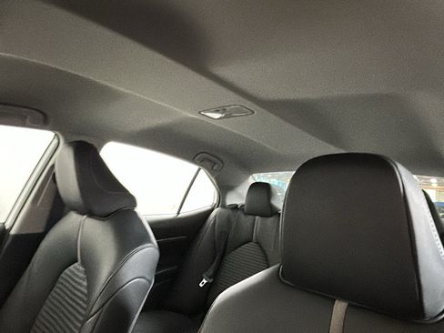 Used 2024 Toyota Camry SE FWD image 12