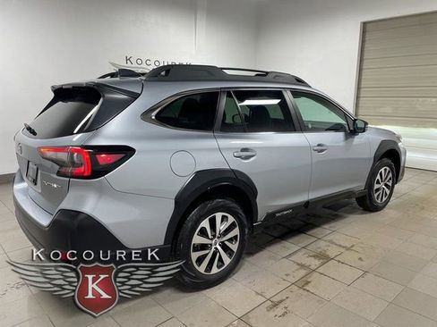 Used 2025 Subaru Outback Premium image 6