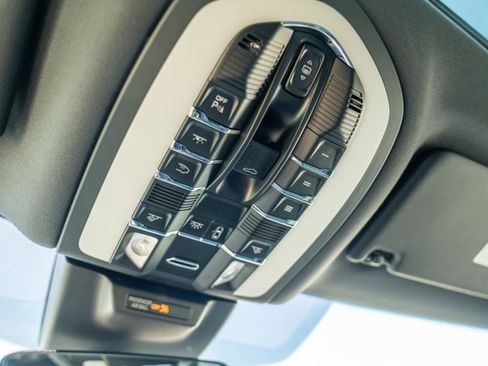 Certified 2026 Porsche Macan Turbo AWD/4WD image 22