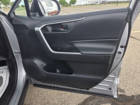 Used 2019 Toyota RAV4 LE w/ Carpet Mat Package AWD/4WD image 34