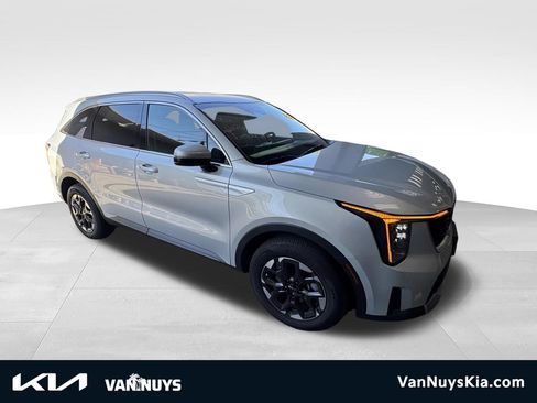 Used 2026 Kia Sorento S FWD image 1