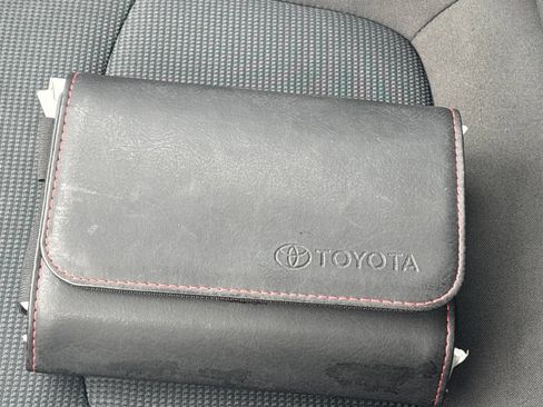 Used 2022 Toyota RAV4 LE AWD/4WD image 9