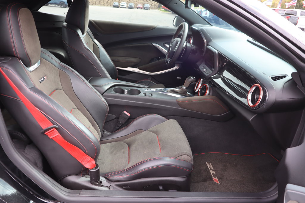 Used 2018 Chevrolet Camaro ZL1 RWD image 9
