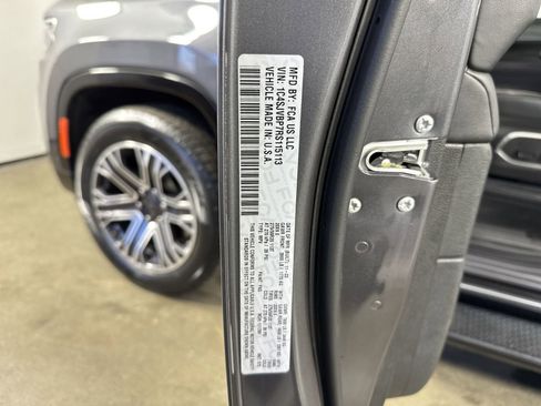 Used 2024 Jeep Wagoneer Series II w/ Flexible Seating Group image 37