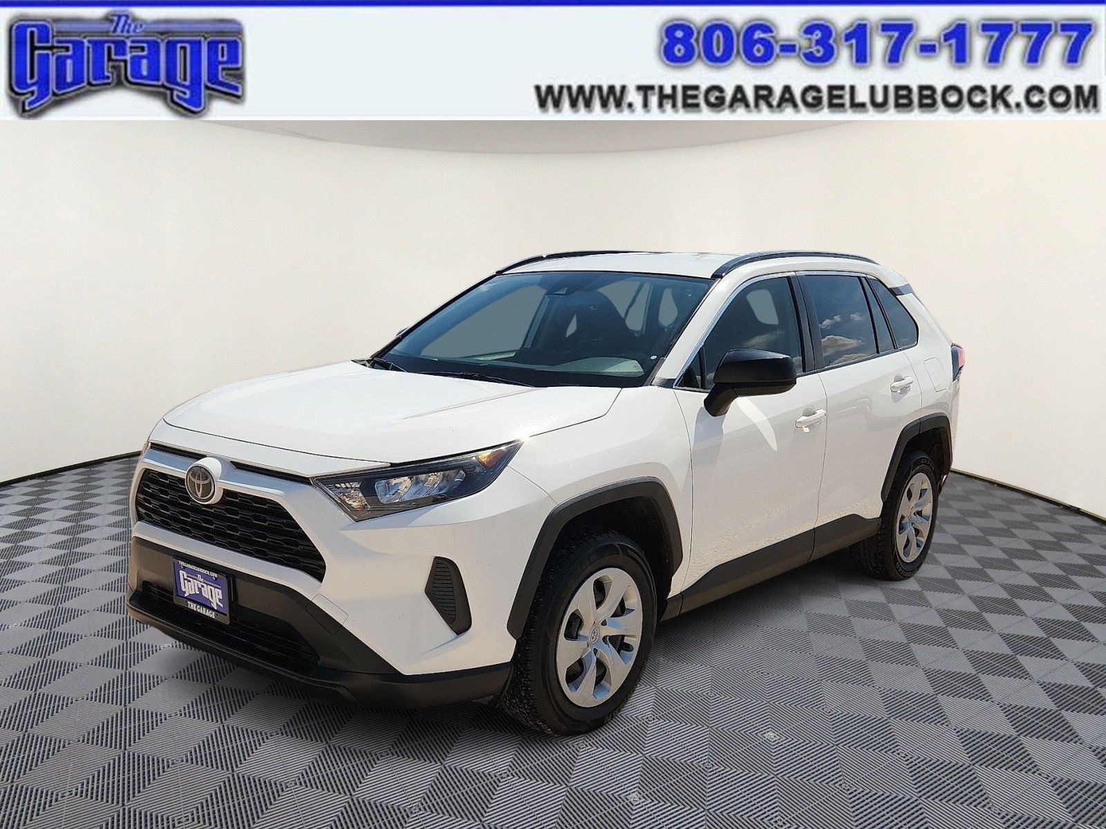 Used 2020 Toyota RAV4 LE FWD image 1