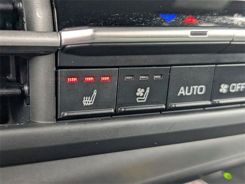 Used 2025 Toyota Sienna Platinum image 25