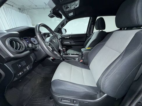 Certified 2023 Toyota Tacoma TRD Off-Road AWD/4WD image 13