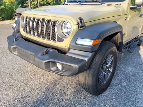 Used 2025 Jeep Wrangler Unlimited Sport AWD/4WD image 9
