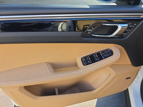 Used 2017 Porsche Macan S image 16