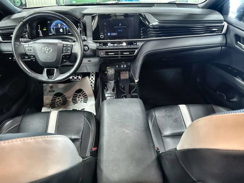 Used 2025 Toyota Camry SE FWD image 25