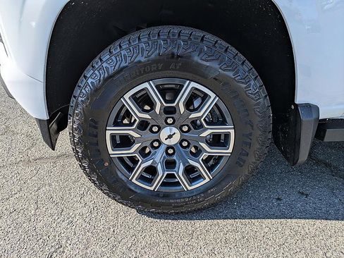 Used 2025 Chevrolet Colorado Z71 image 10