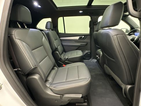 Used 2025 Buick Enclave Preferred w/ Power Package AWD/4WD image 33