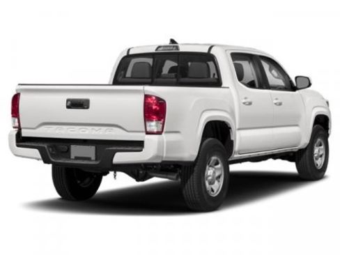 Used 2018 Toyota Tacoma SR image 2