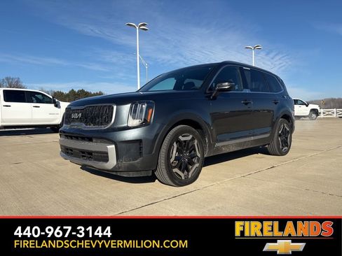 Used 2023 Kia Telluride EX w/ EX Captain's Chair Package image 1