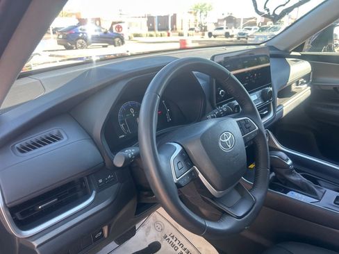 Used 2025 Toyota Grand Highlander FWD image 6